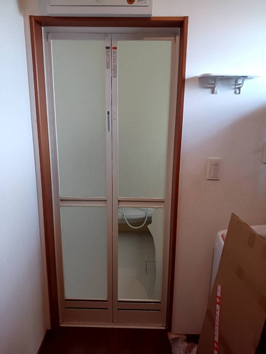 横浜トーヨー住器の浴室ドアのパネル交換へ行ってきました!の施工前の写真1