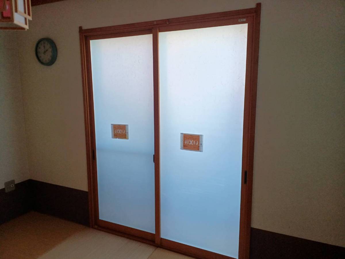 横浜トーヨー住器のお部屋に合わせたガラスで空間コーディネート!~インプラス~の施工後の写真1