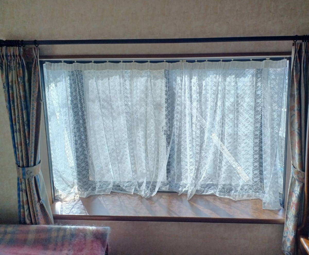 横浜トーヨー住器の窓リノベ2024 補助金活用して内窓を設置の施工前の写真1