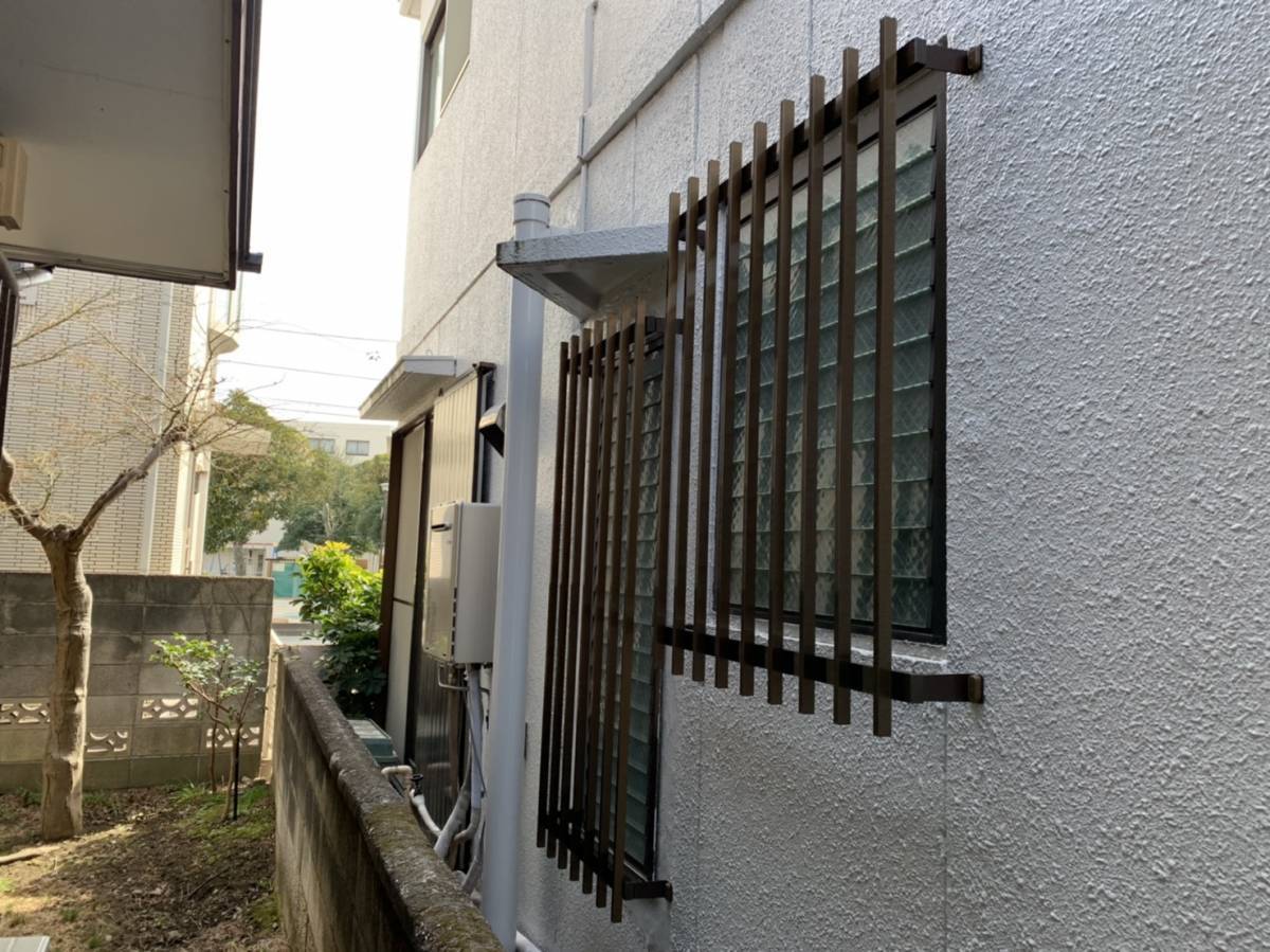 横浜トーヨー住器の窓廻りの防犯対策に!面格子取付の施工後の写真1