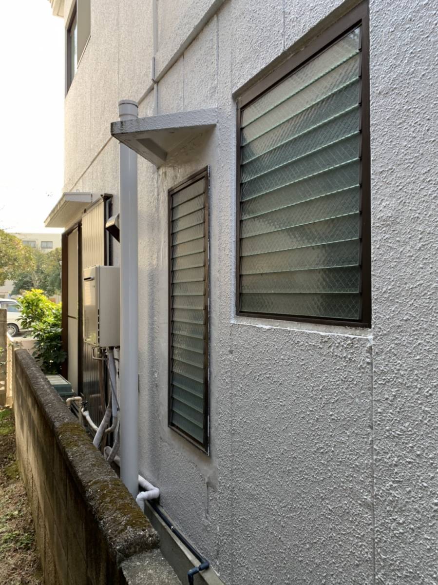 横浜トーヨー住器の窓廻りの防犯対策に!面格子取付の施工前の写真1