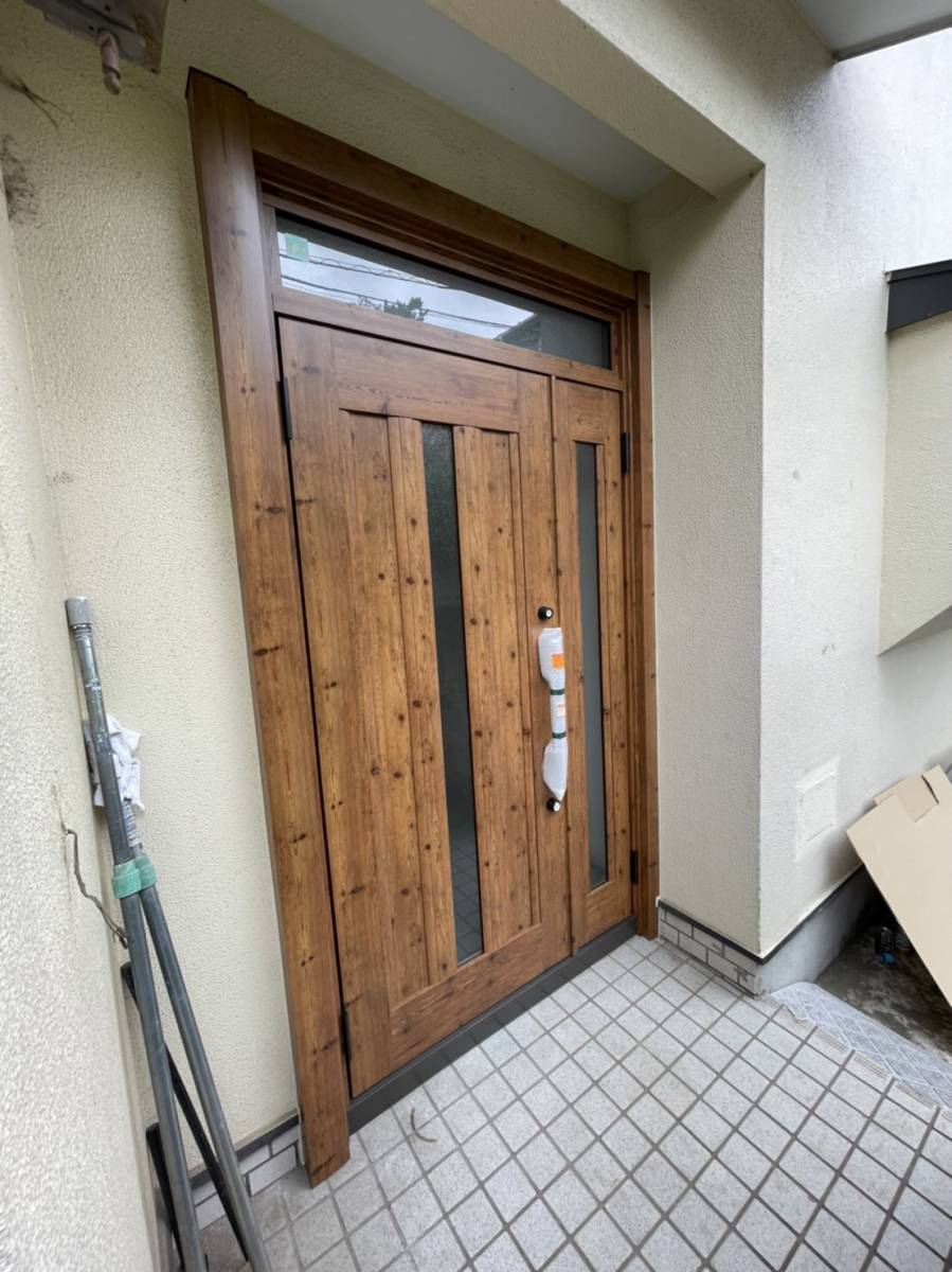 横浜トーヨー住器の1dayリフォーム「リシェント」で我が家の玄関をイメージチェンジ!の施工後の写真1