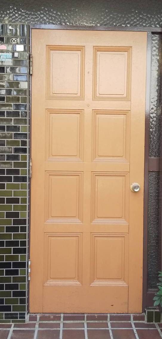 横浜トーヨー住器の玄関リフォームで気分も一新!豊富なデザインで大変身。の施工前の写真1