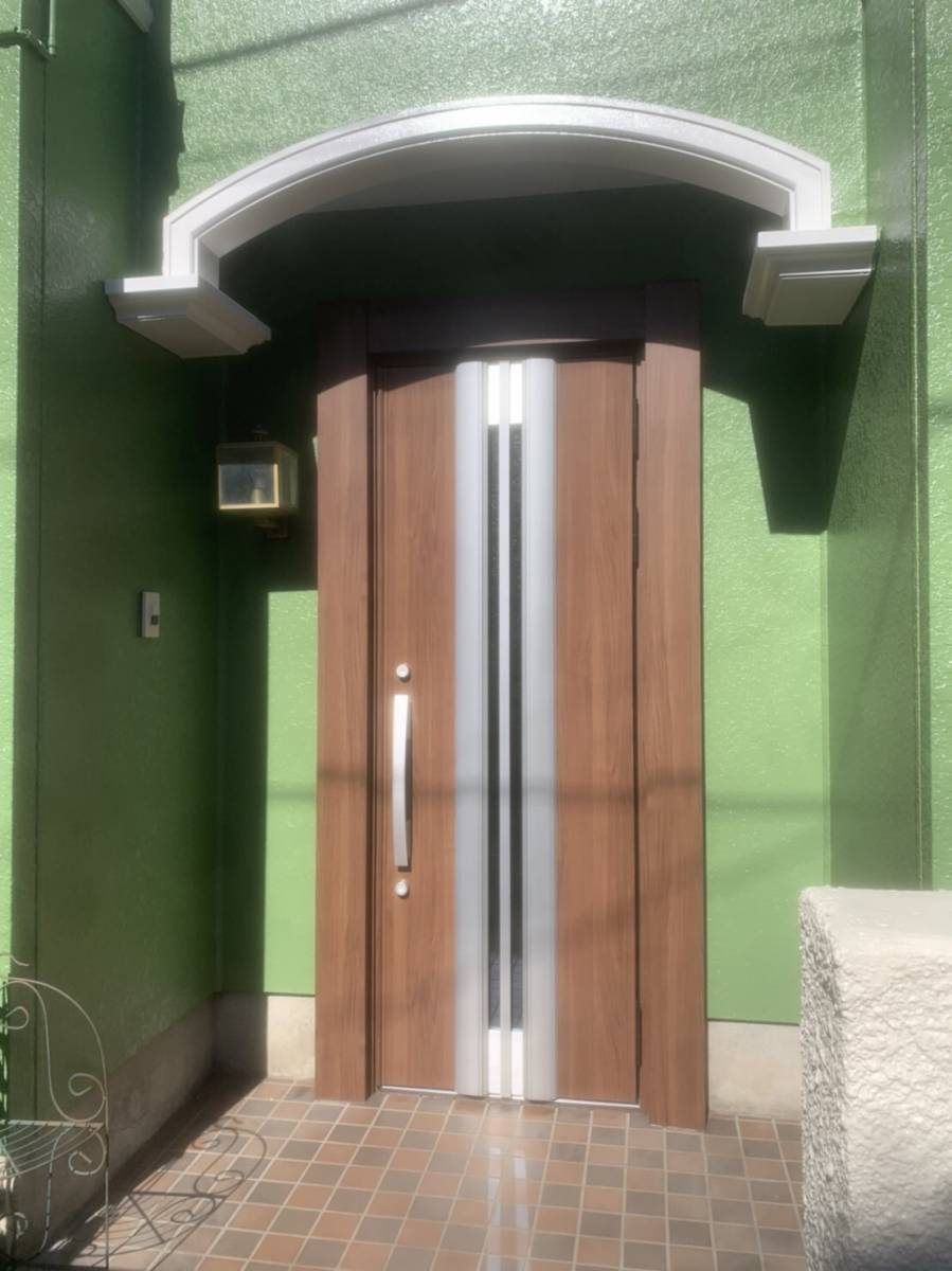 横浜トーヨー住器の本格的な寒さの前に!!断熱効果アップ!玄関リフォーム「リシェント」の施工後の写真1