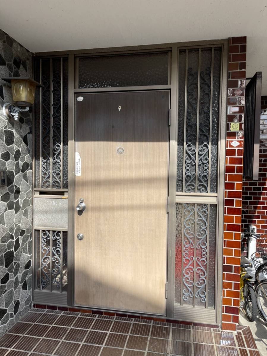 横浜トーヨー住器の1Dayリフォーム 「玄関ドアリシェント」のご紹介の施工前の写真1