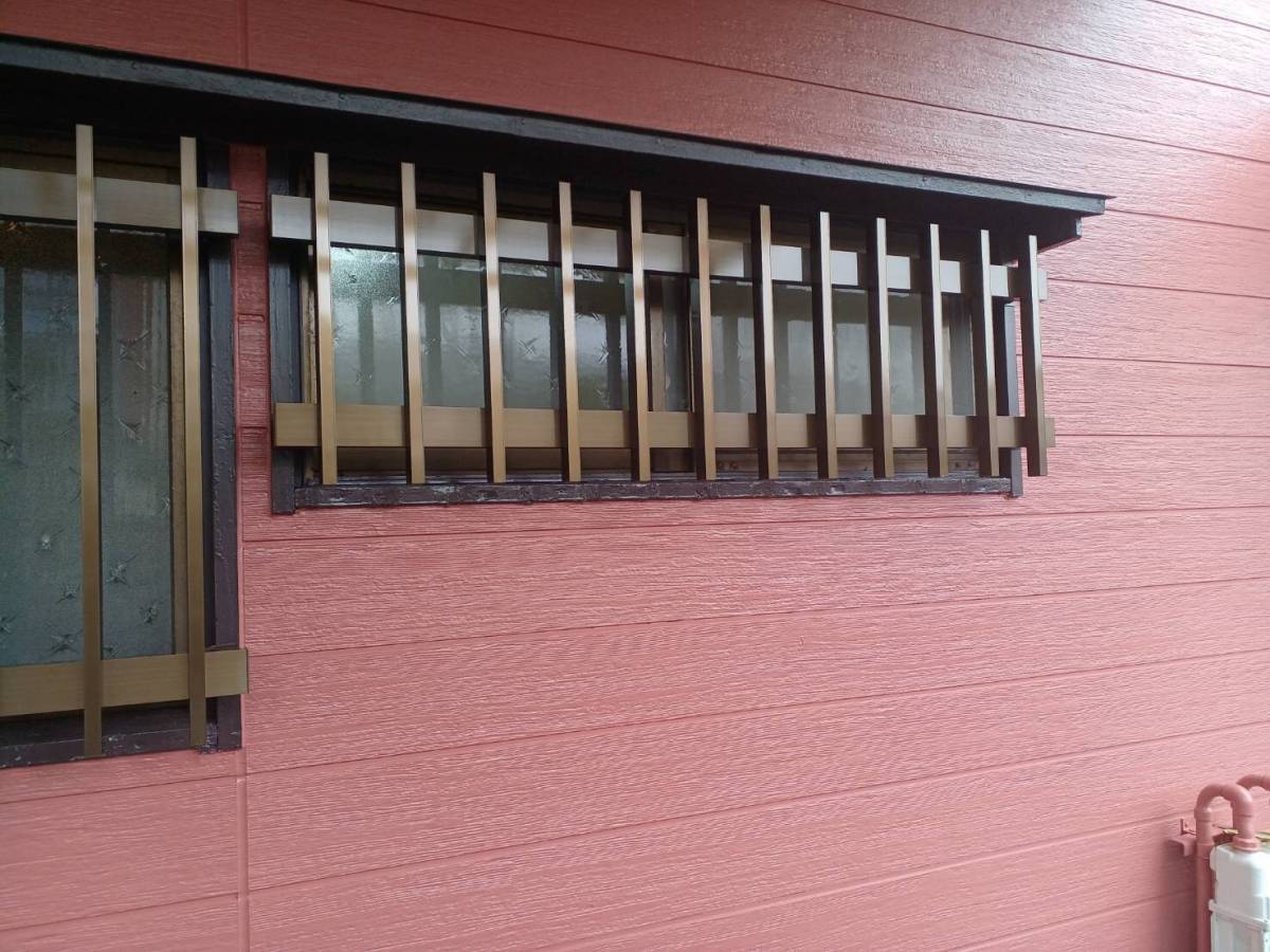 横浜トーヨー住器の窓の防犯対策! 面格子取付工事の施工後の写真2