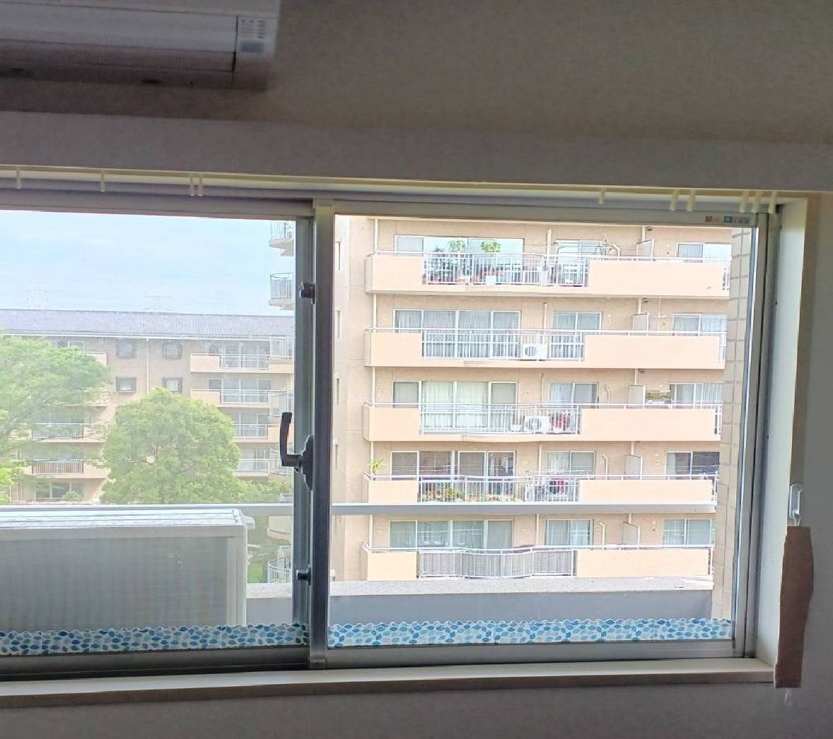 横浜トーヨー住器の二重窓で省エネ対策! インプラス取付工事の施工前の写真1