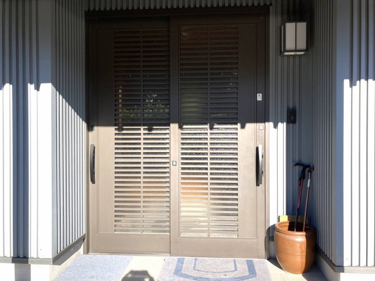 杉山トーヨー住器の玄関の把手取付(掛川市)の施工後の写真2