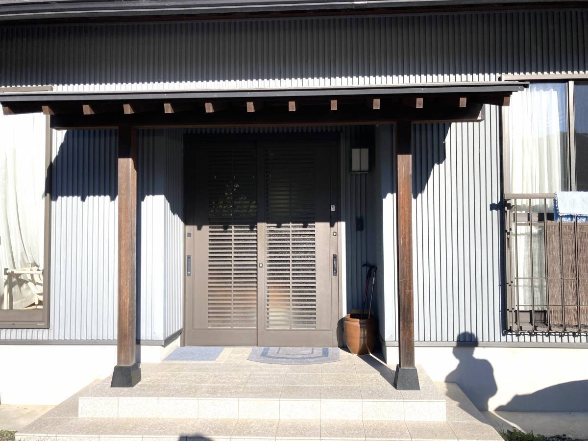 杉山トーヨー住器の玄関の把手取付(掛川市)の施工前の写真2