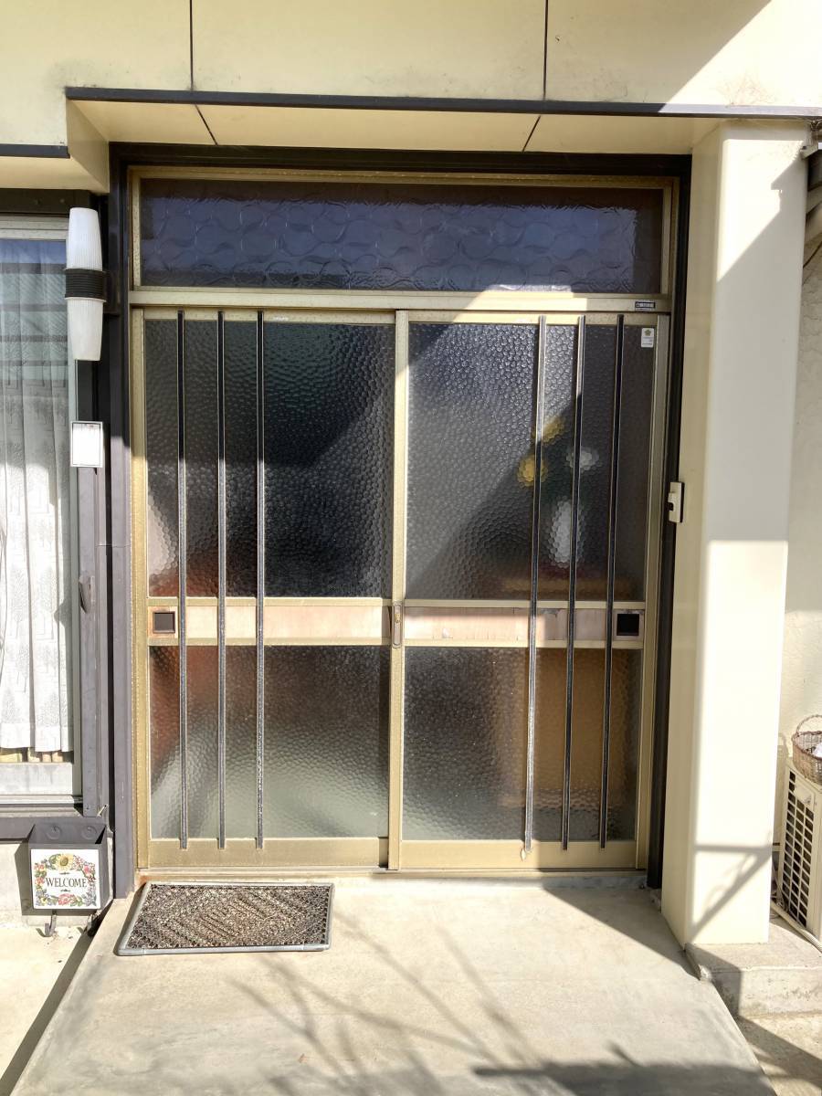 杉山トーヨー住器の玄関引戸の交換(掛川市)の施工前の写真1