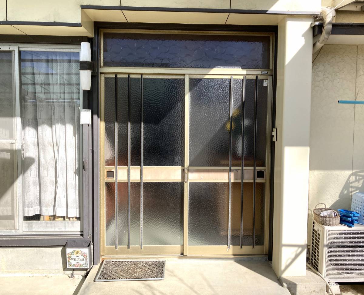 杉山トーヨー住器の玄関引戸の交換(掛川市)の施工前の写真2