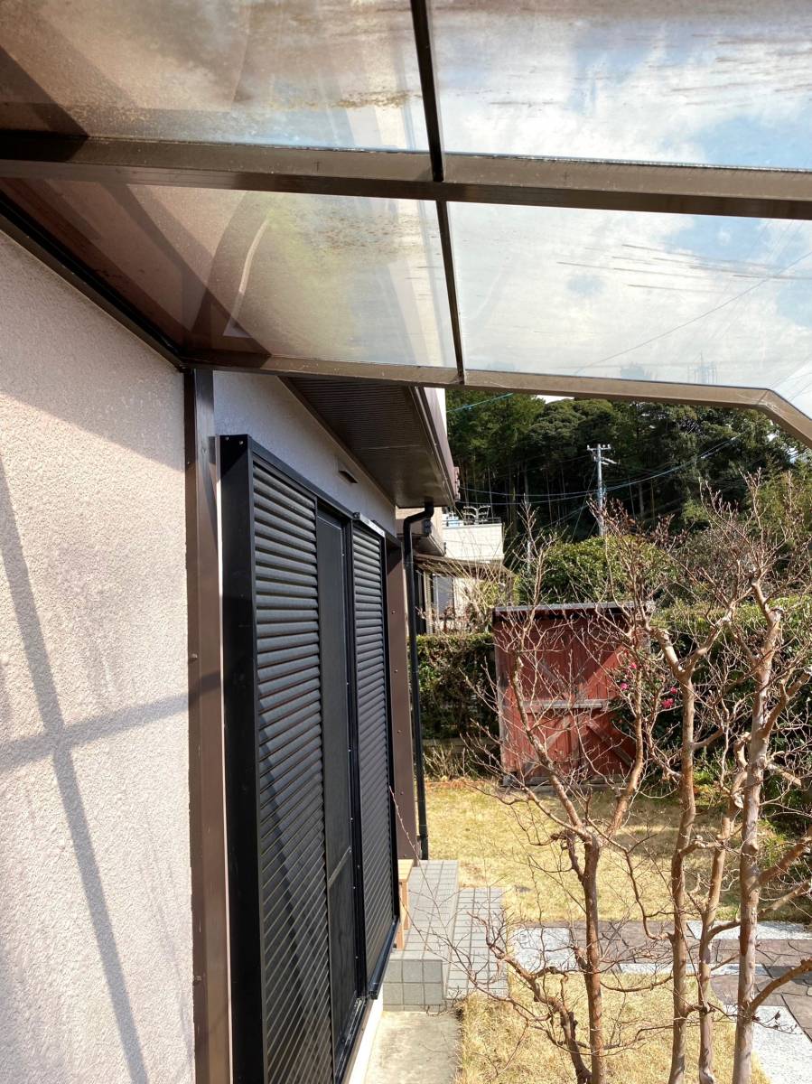 杉山トーヨー住器の無いと不便 テラスに竿掛けの施工前の写真1