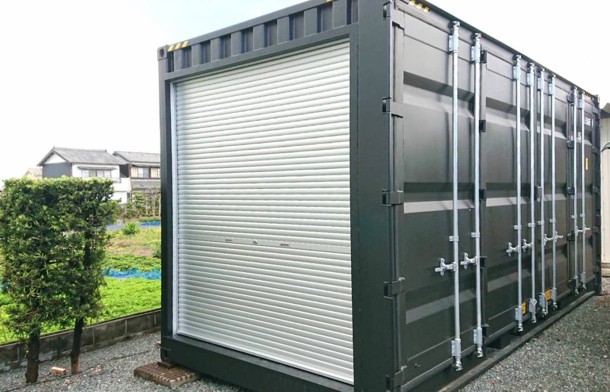 杉山トーヨー住器のガレージシャッターを取付けました。の施工後の写真1