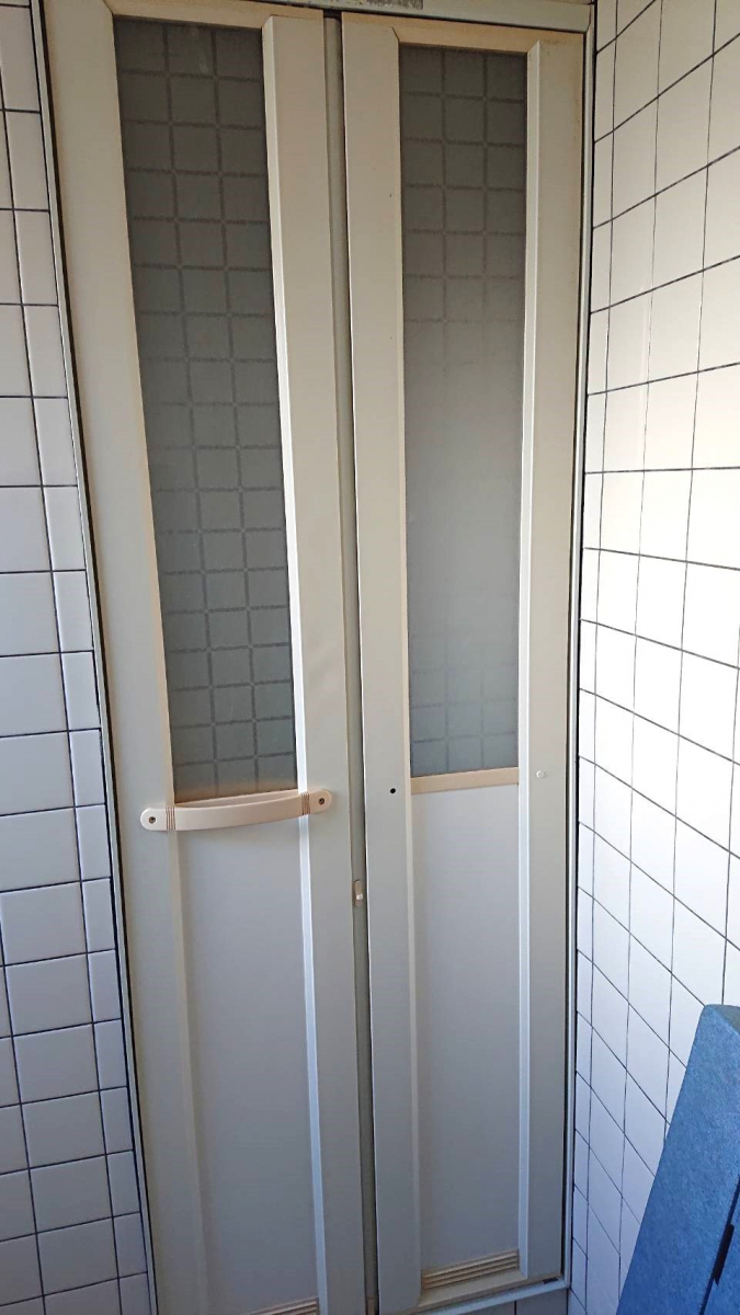杉山トーヨー住器の浴室 扉交換の施工前の写真1