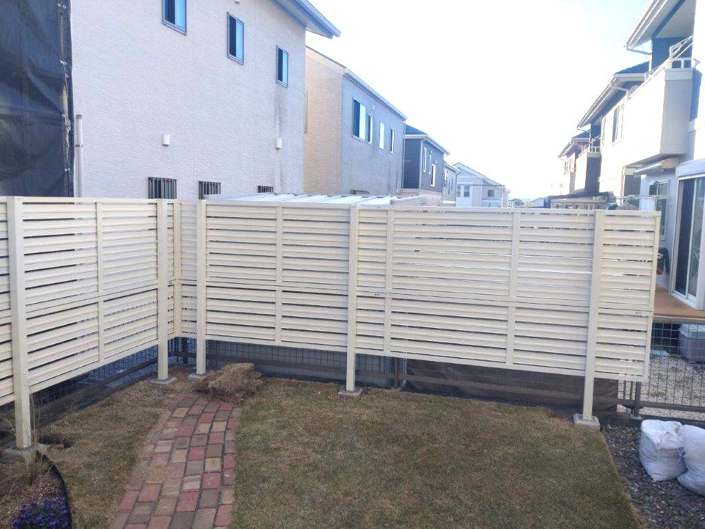 杉山トーヨー住器の目隠し フェンス設置の施工後の写真1
