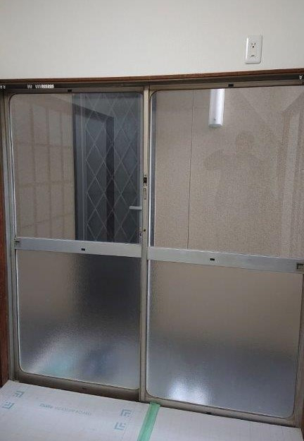 杉山トーヨー住器のサッシ取替工事(リプラス)の施工前の写真1
