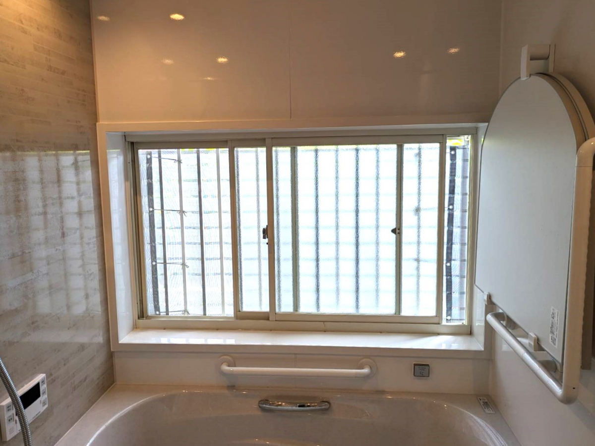杉山トーヨー住器の浴室にインプラス(内窓)の施工前の写真1