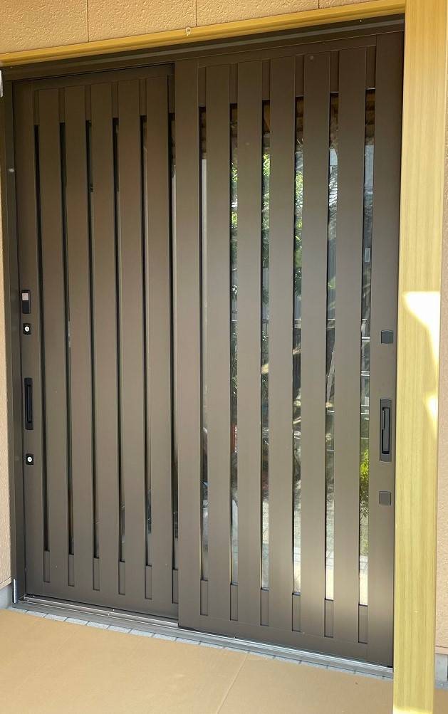 杉山トーヨー住器のリシェント玄関引戸の施工後の写真1
