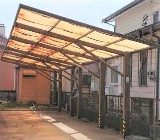 杉山トーヨー住器のカーポートの屋根材(波板)交換工事の施工前の写真1