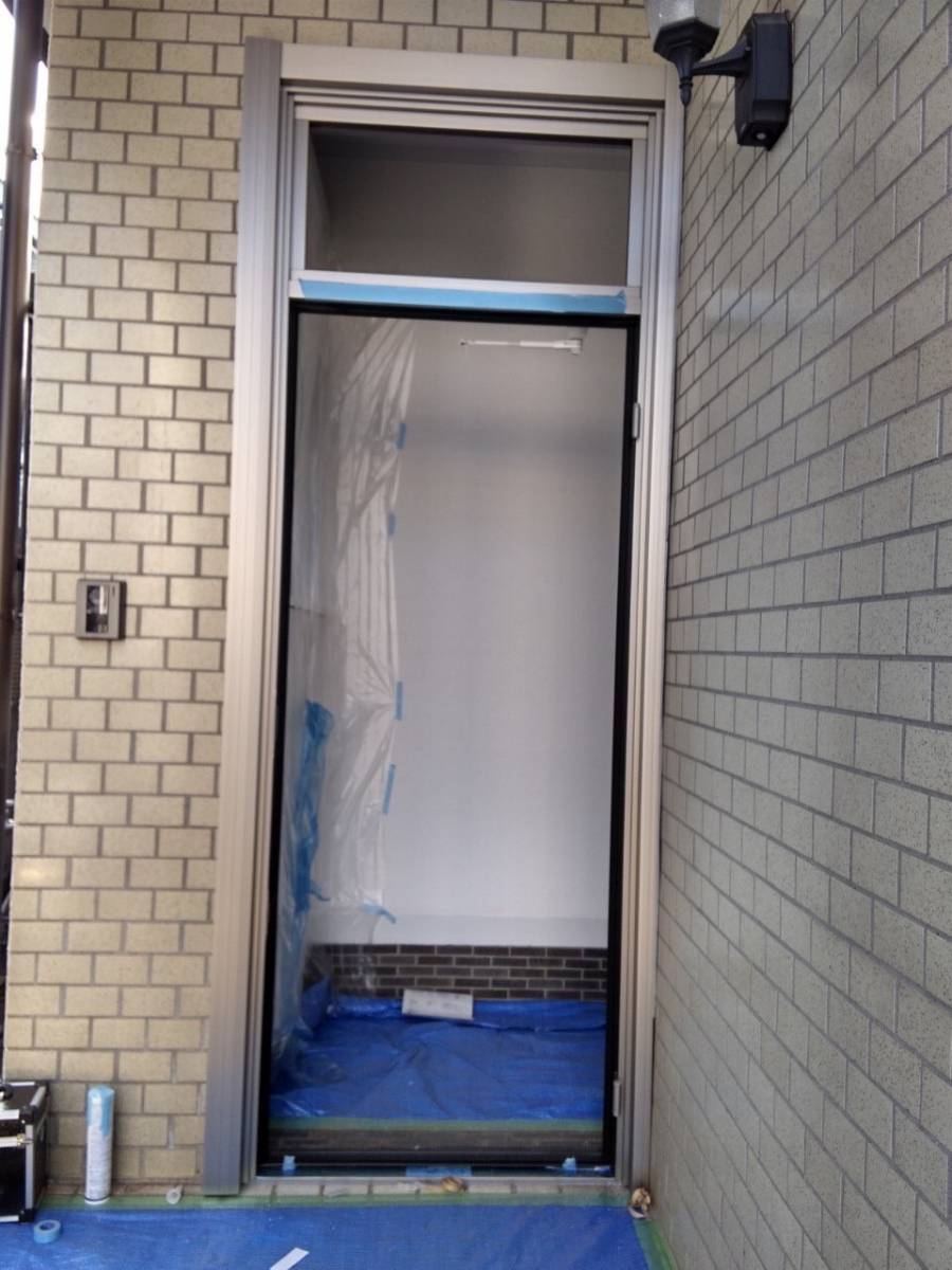 イワセトーヨー住器の玄関ドア(アパートドア)カバー工法工事 の施工後の写真1