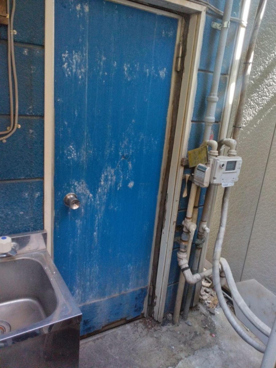 イワセトーヨー住器のさいたま市 ロンカラーカバー工法工事行いました。の施工前の写真1