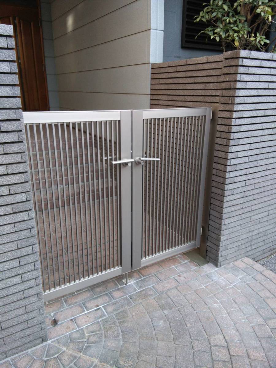 イワセトーヨー住器の既存の門扉を新しく交換しました/蕨市/LIXIL 門扉AB の施工後の写真1