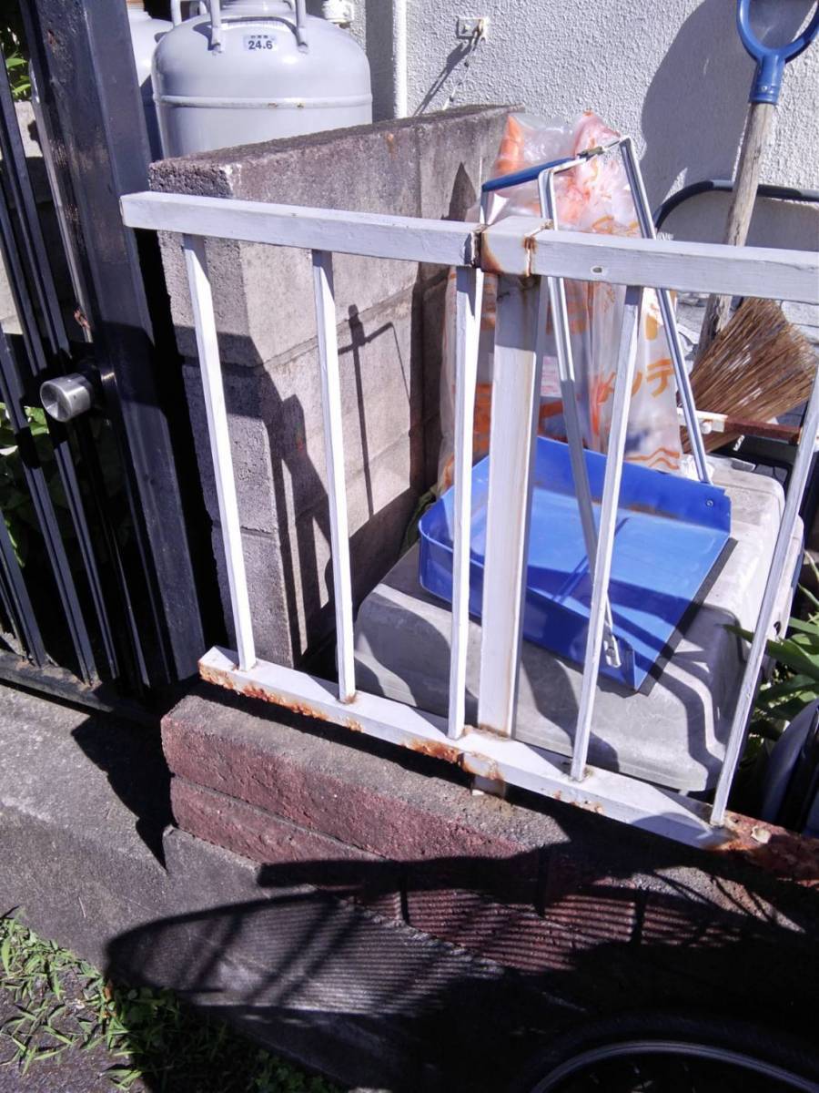 イワセトーヨー住器のフェンス交換 スチールフェンスをアルミフェンスに交換しました/川口市の施工前の写真1