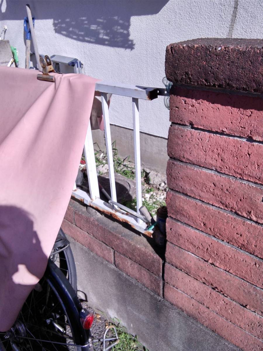 イワセトーヨー住器のフェンス交換 スチールフェンスをアルミフェンスに交換しました/川口市の施工前の写真2