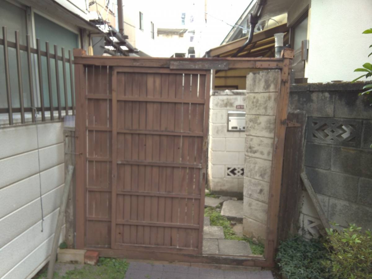 イワセトーヨー住器のさいたま市 LIXIL 門扉AB 取付致しました。の施工前の写真1