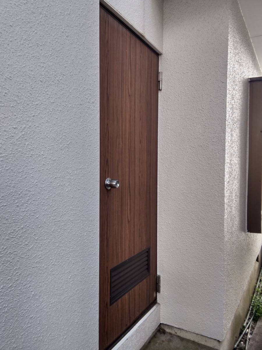 イワセトーヨー住器のさいたま市 T様邸 勝手口ドアカバー工法致しました! 【リシェント勝手口ドア 断熱仕様】の施工前の写真1