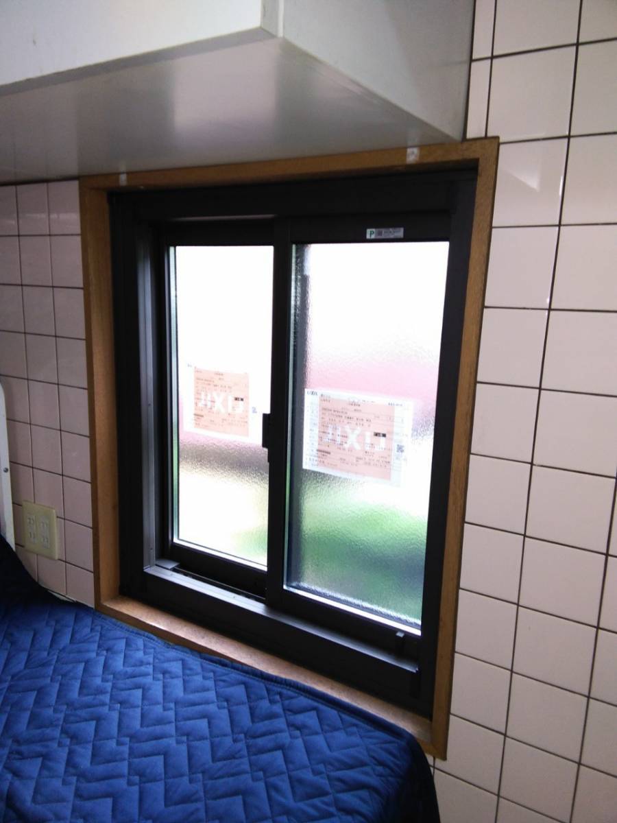 イワセトーヨー住器の戸田市でサッシカバー工法工事を行いました/リプラス ルーバー窓を引違い窓にの施工後の写真1