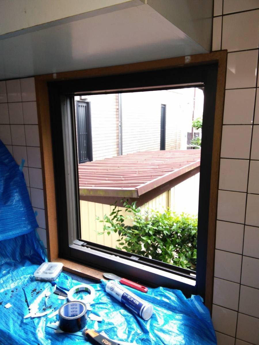 イワセトーヨー住器の戸田市でサッシカバー工法工事を行いました/リプラス ルーバー窓を引違い窓にの施工後の写真2