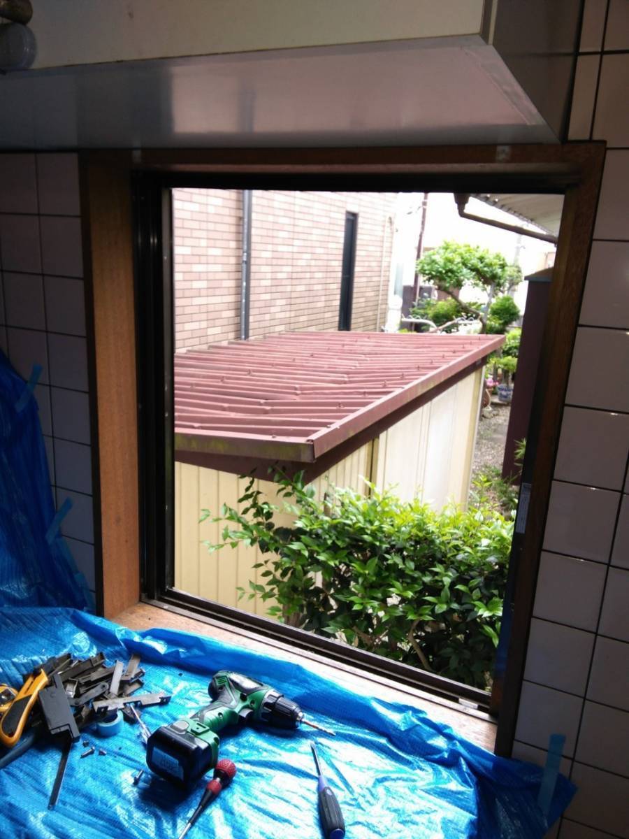 イワセトーヨー住器の戸田市でサッシカバー工法工事を行いました/リプラス ルーバー窓を引違い窓にの施工後の写真3