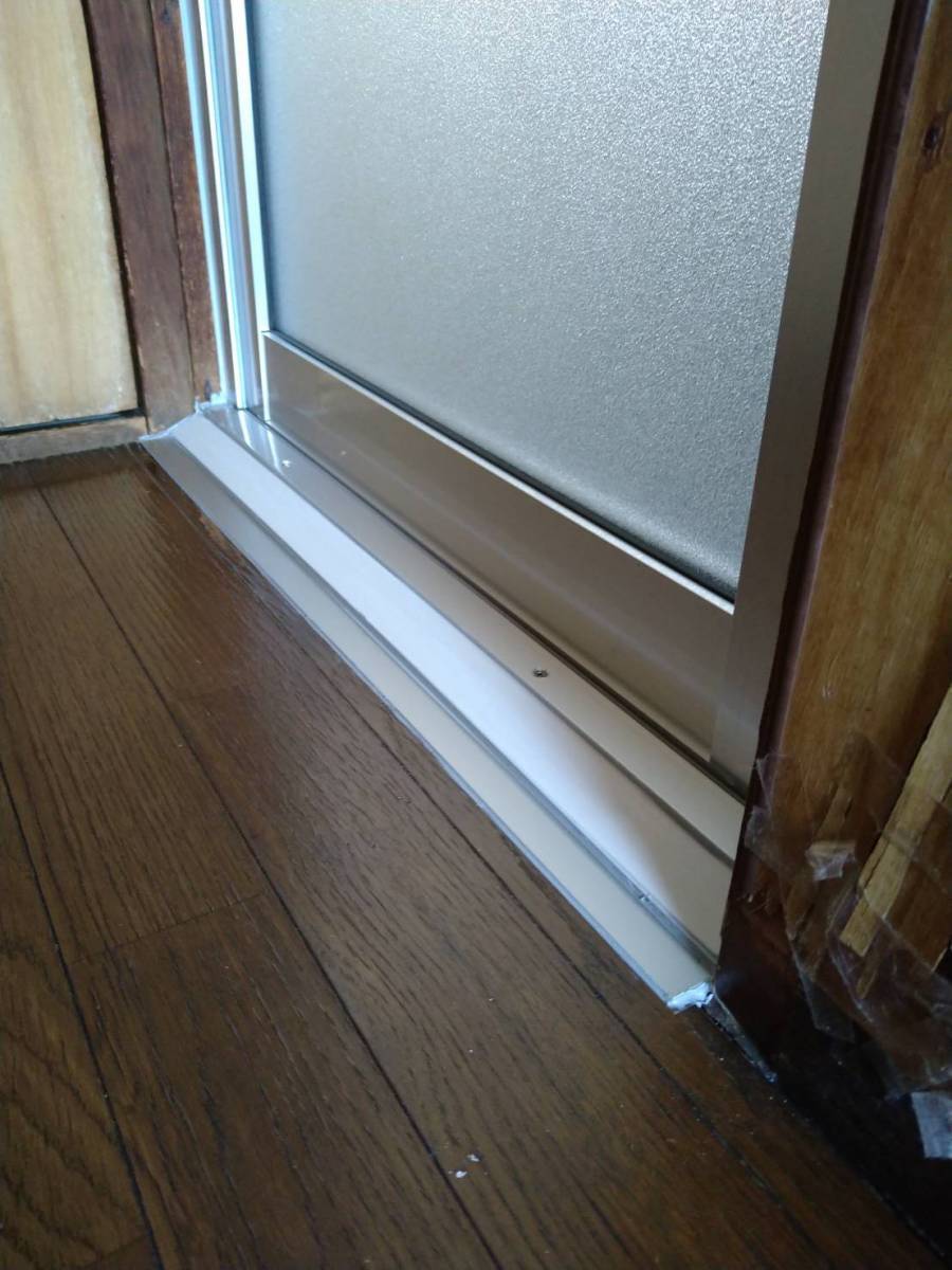 みもとトーヨーの腐ってしまった木製浴室ドアの取り替え工事の施工後の写真2