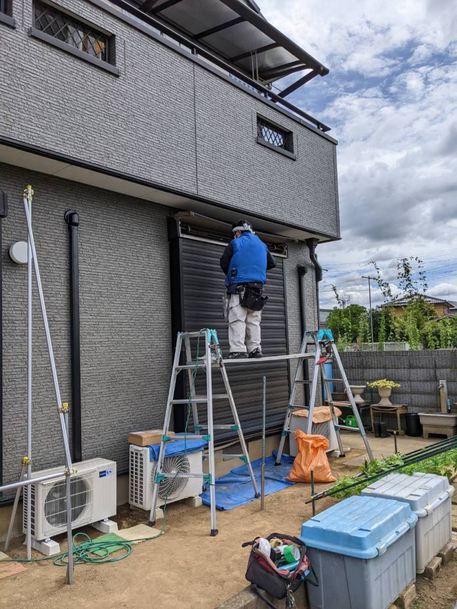 みもとトーヨーのいま付いてる手動シャッターを電動化!の施工前の写真1