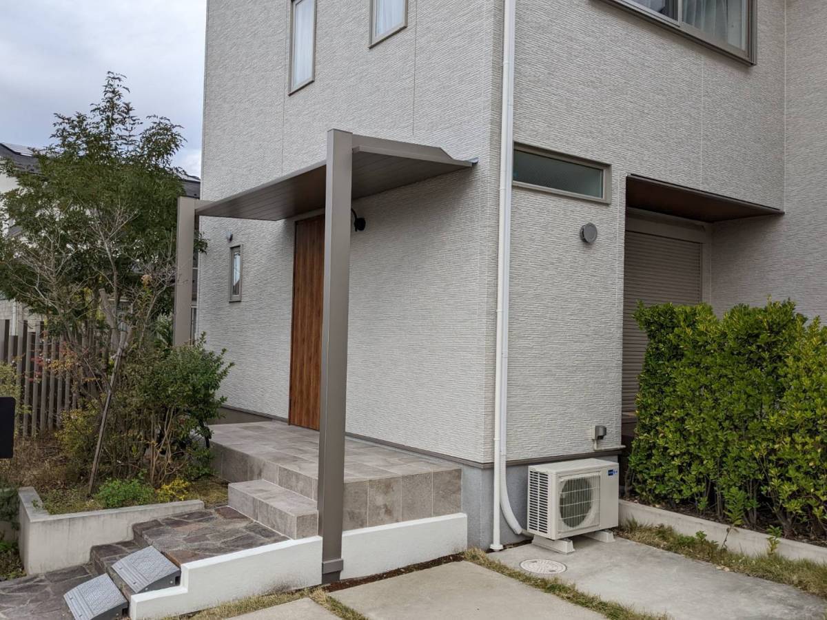 みもとトーヨーの外壁を傷つけない独立構造のテラス屋根【テラスSC】の施工後の写真1