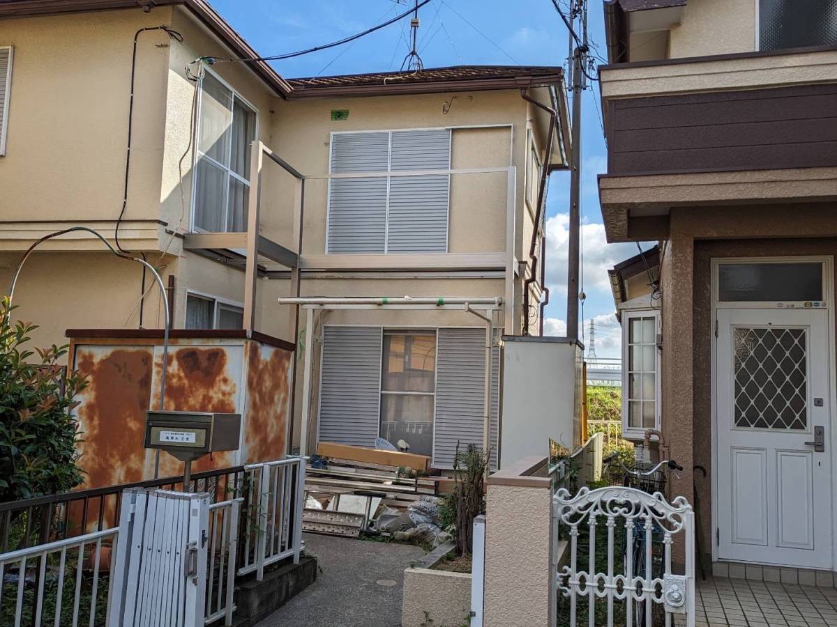 みもとトーヨーのこのまま使用していたら危険！雨漏りで腐ってしまったバルコニーの交換工事の施工前の写真3