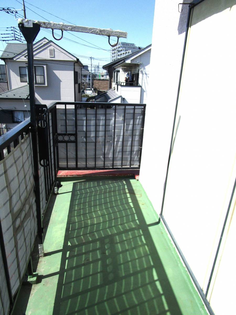 みもとトーヨーの錆びた鉄製の竿掛けをアルミ製に交換取付の施工前の写真1