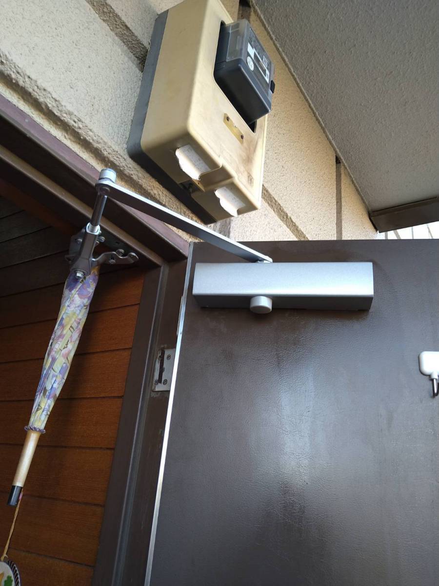 みもとトーヨーの【ドアクローザー】油もれは交換のサインの施工後の写真1