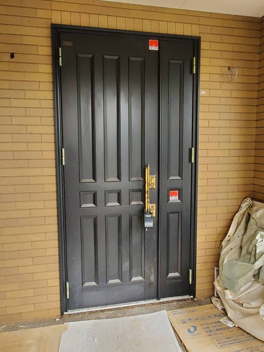 みもとトーヨーの【リシェント玄関ドア3】キーを出さずにボタンで解錠の施工前の写真1