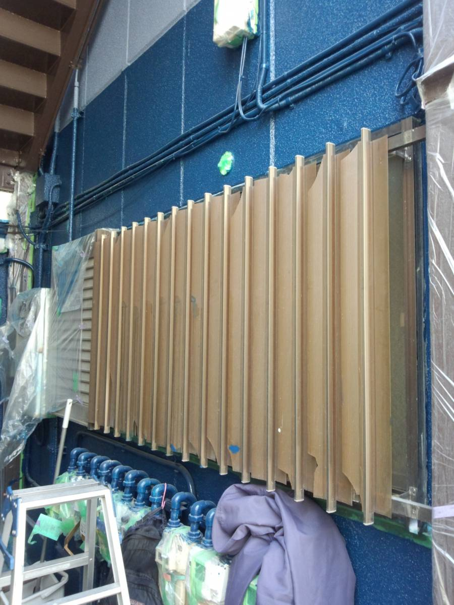 サガワトーヨー住器の窓まわり　リフォーム　LIXILの「目隠しルーバーセキュリティフィルター80」の施工前の写真2