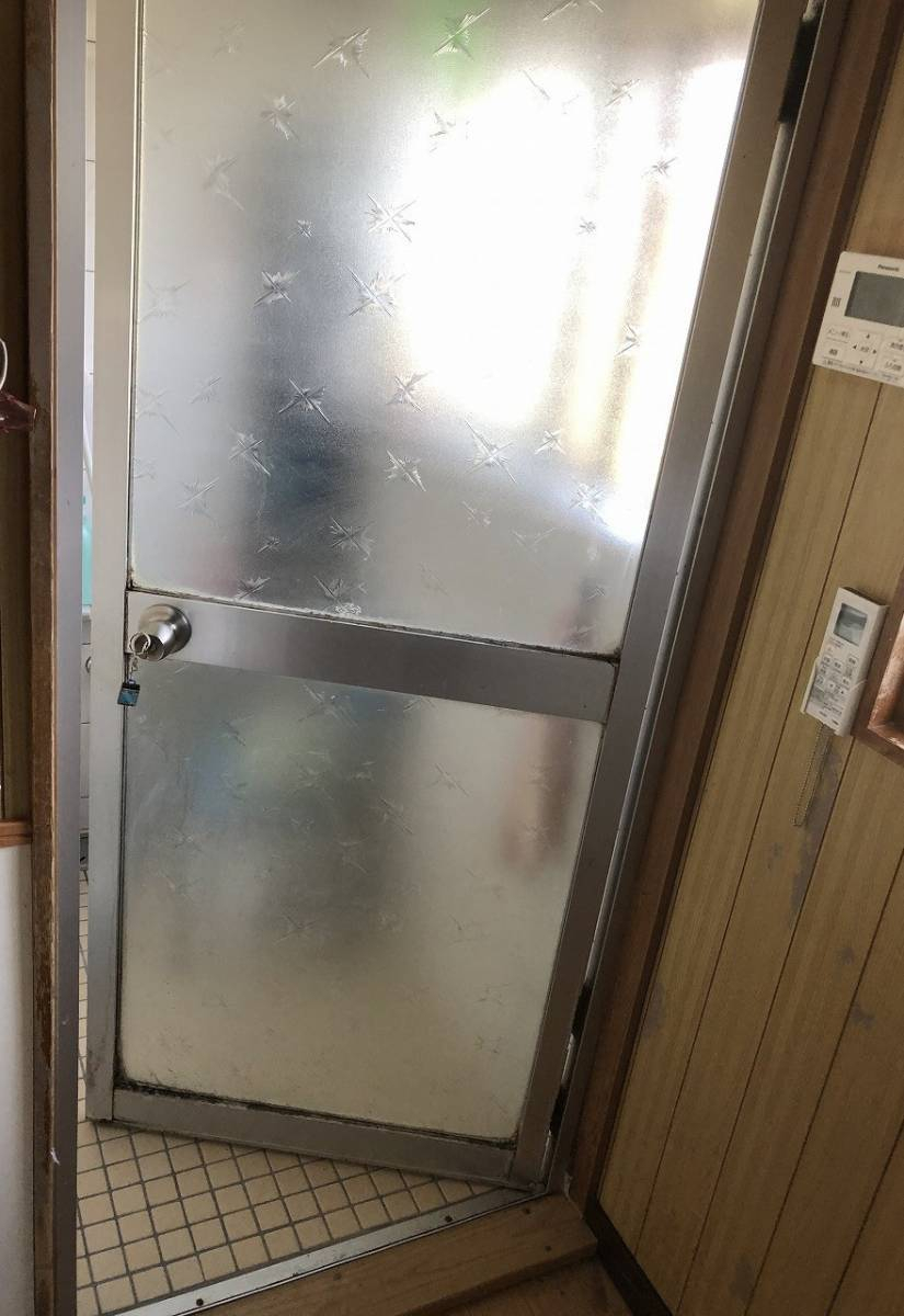 広海クラシオ 高松支店のお風呂のドアを交換しませんか?の施工前の写真1