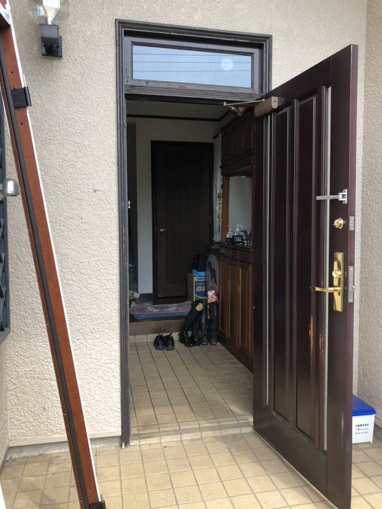 広海クラシオ 高松支店の玄関ドア交換:1DAYリフォーム工事 玄関ドア交換(リシェント)の施工前の写真2