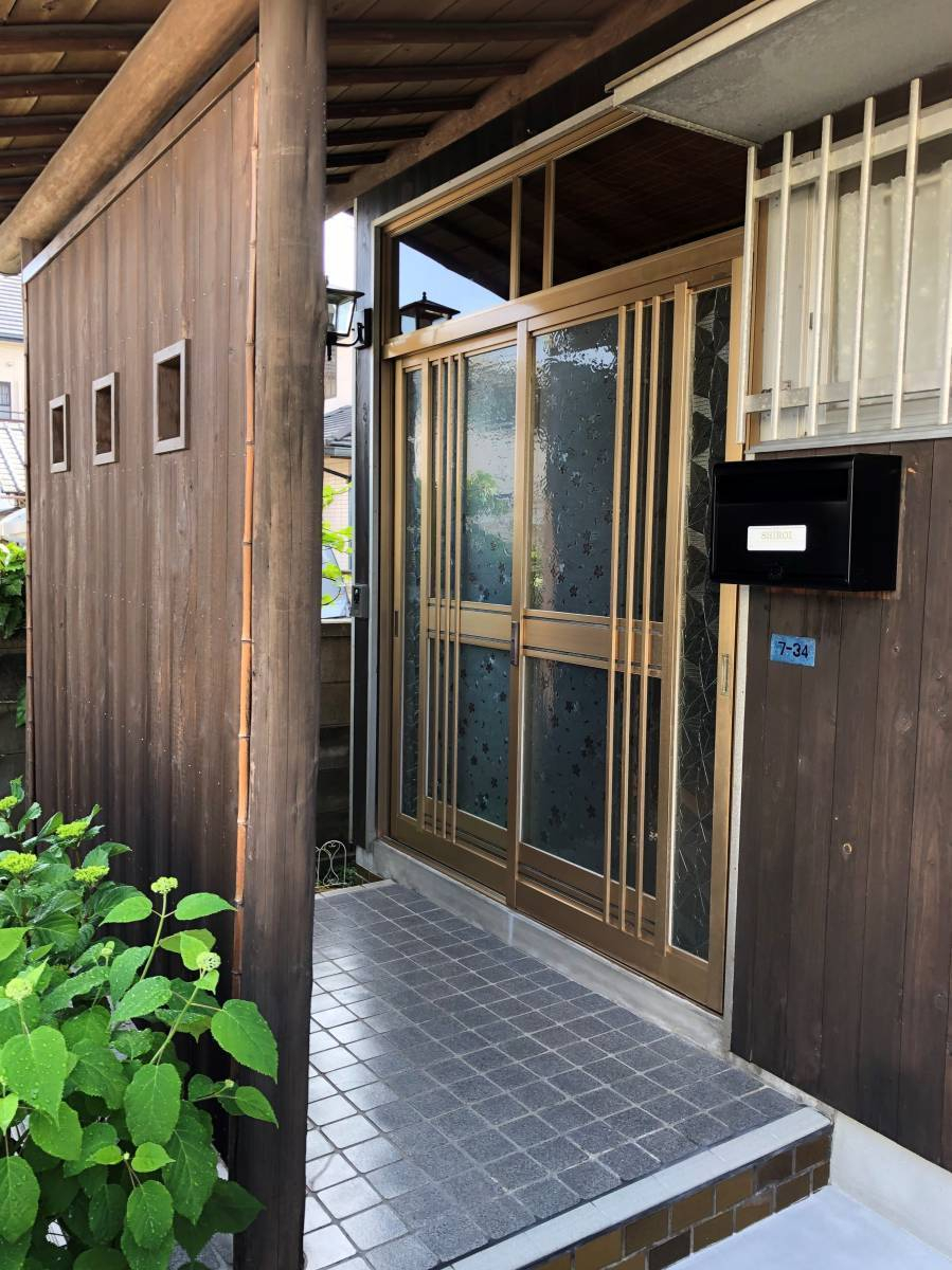 広海クラシオ 高松支店の1DAYリフォーム工事 玄関引戸交換(リシェント)の施工前の写真1