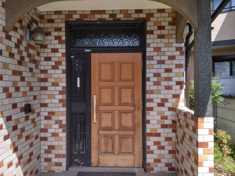 ミネトーヨー住器のリフォーム玄関ドア リシェント 施工例(八王子市) 【動画有り】の施工前の写真1