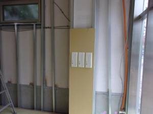 ミネトーヨー住器の排煙窓オペレ-タ-ボックス移設工事【動画有り】の施工後の写真1