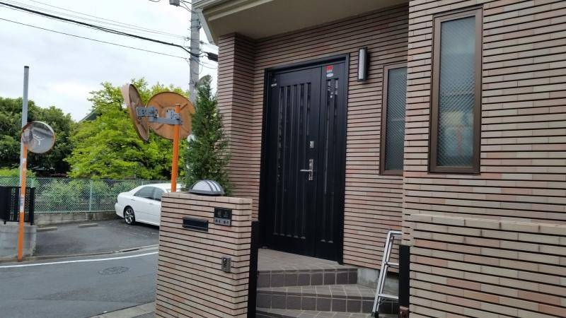 ミネトーヨー住器のリフォ-ム玄関リシェントⅢ 取り付け工事の施工前の写真1