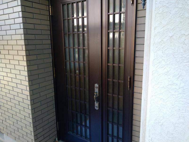ミネトーヨー住器の【動画有】リフォ-ム玄関ドア リシェントⅢ カバ-工事の施工前の写真1