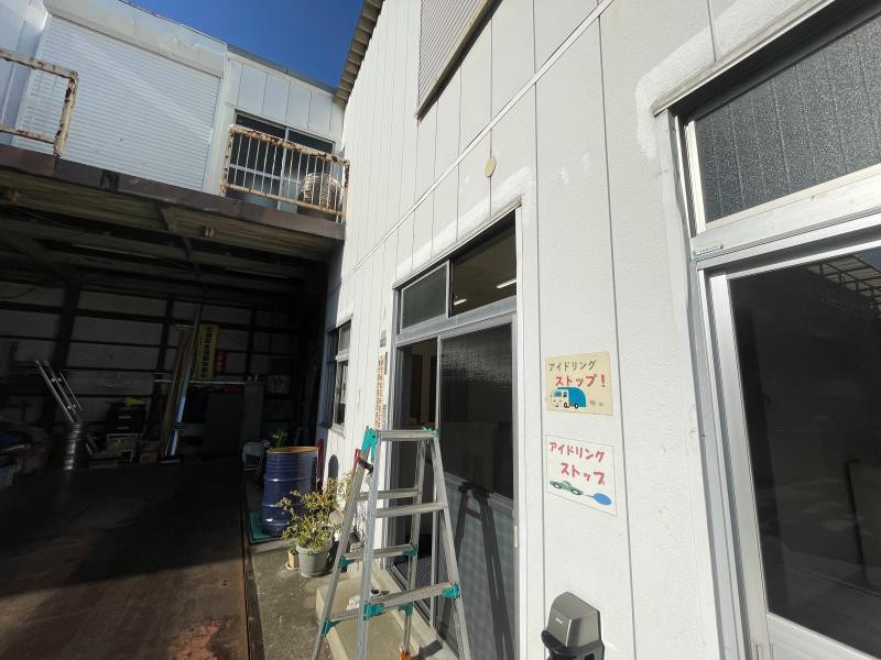 ミネトーヨー住器の【八王子市】LIXIL 日射遮蔽シリ-ズ ユニットひさしキャピア 取り付け工事の施工前の写真1