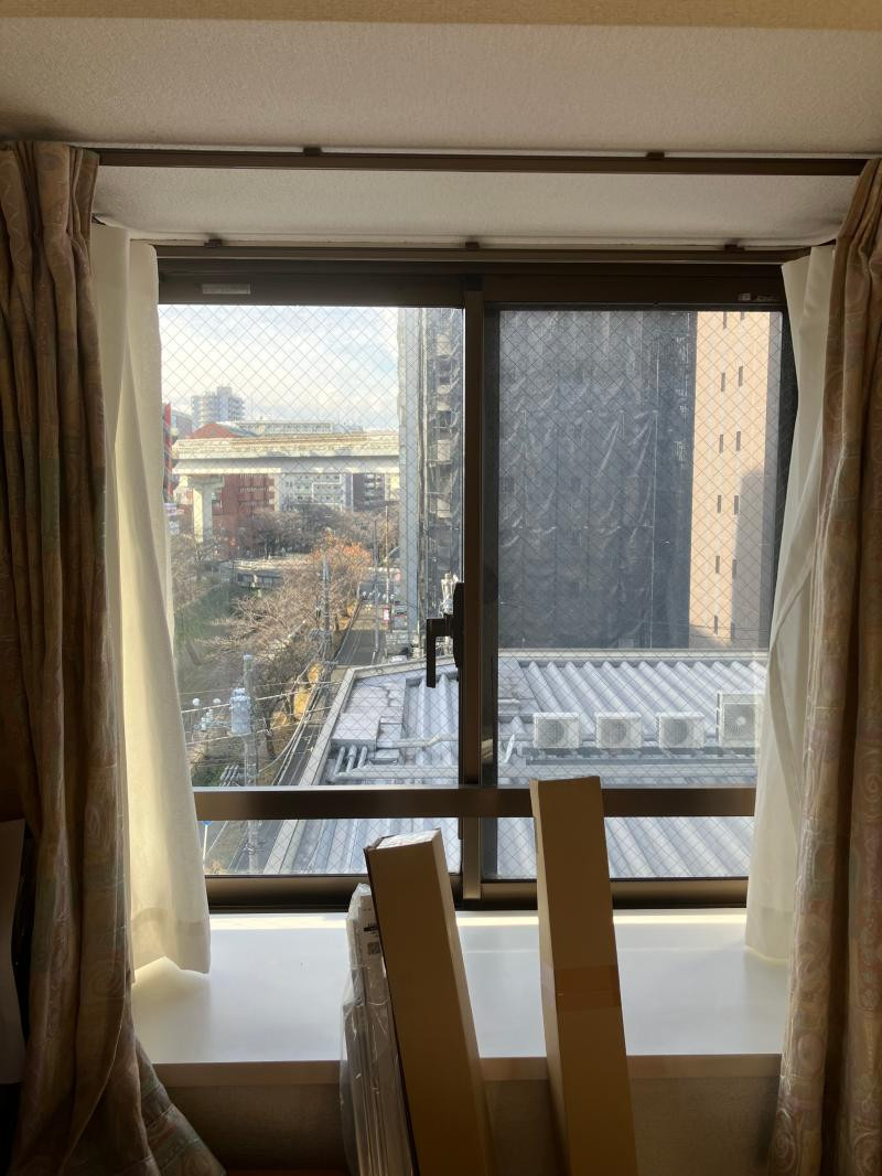 ミネトーヨー住器の【八王子市】内窓インプラス 出窓部、腰窓部取付工事の施工前の写真1